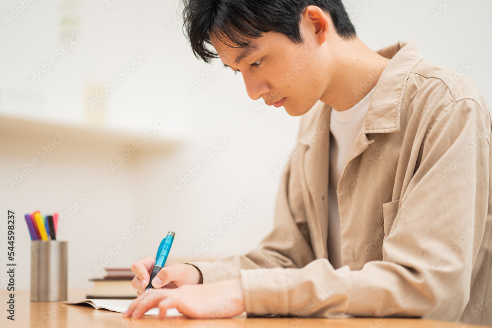 GW 連休 自宅 パソコン 勉強 男性