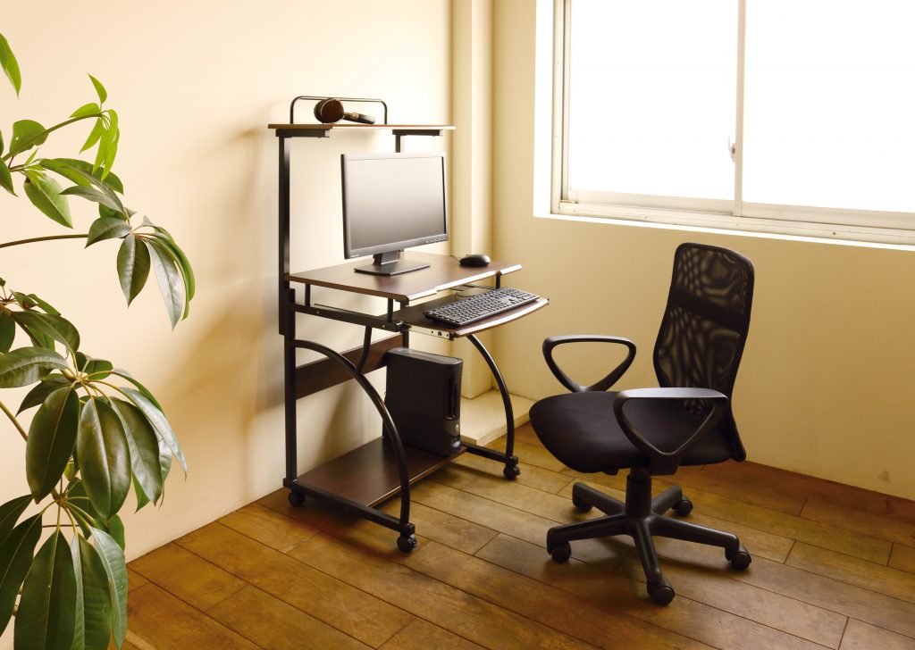 在宅勤務 デスク環境 パソコン