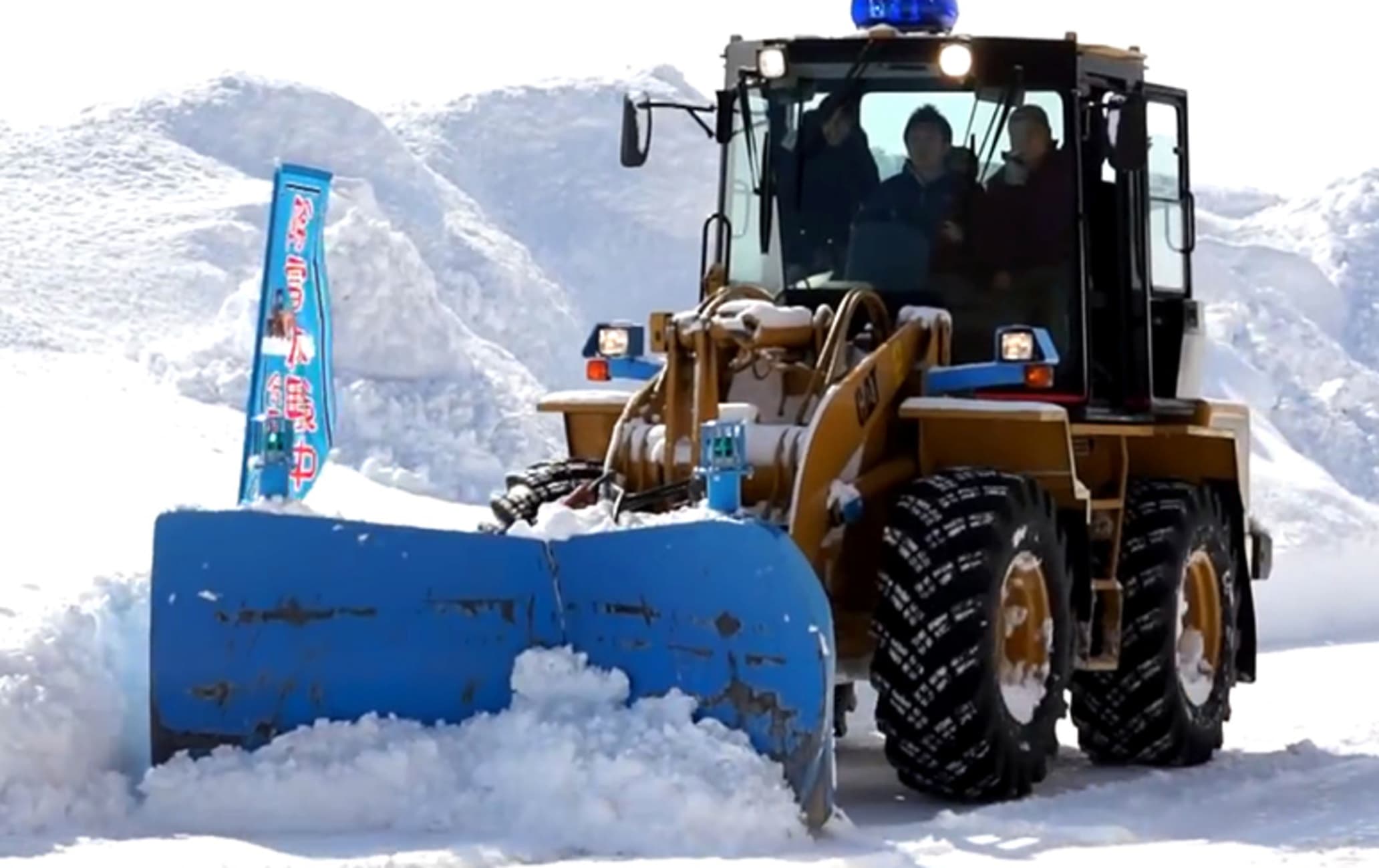 snow removal japanese countryside winter life